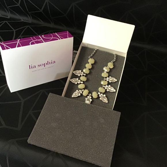 NWT Lia Sophia Astoria Statement Necklace - retired piece - Picture 3 of 5